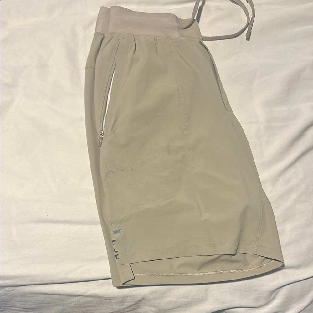 lululemon License to Train athletica Men's Tan Shorts 7” inseam